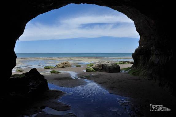 Interior de uma das muitas grutas naturais na cidade de Las Grutas, na Argentina